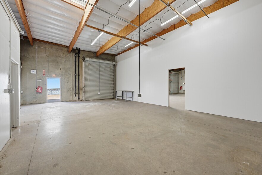 More Photos Of 285 Venture St, San Marcos Manufacturing For Sale