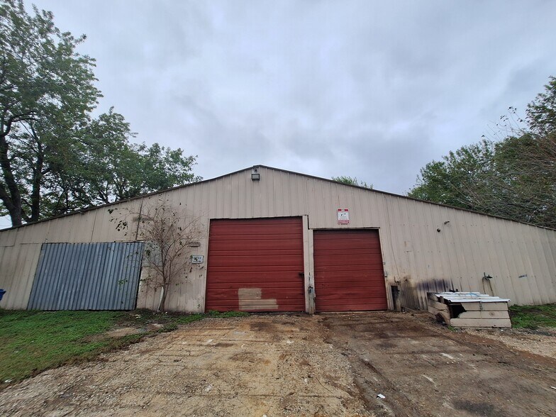 More Photos Of 2000 S Sam Houston Pky W, Houston Warehouse For Lease