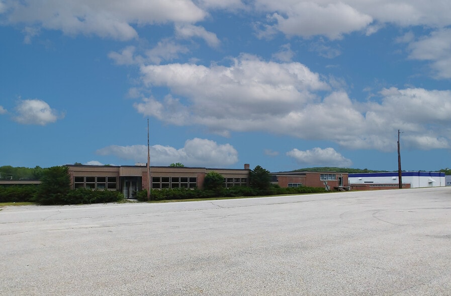 More Photos Of 48 Commercial St, Lewiston Light Manufacturing For Lease