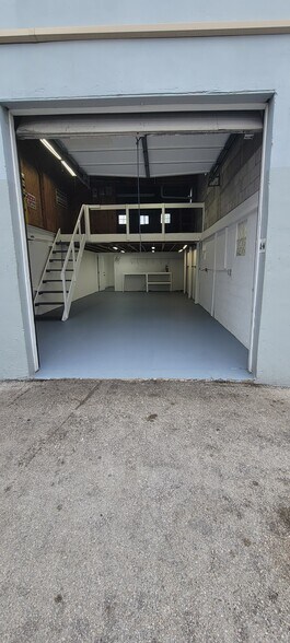 More Photos Of 515-517 S Flagler Ave, Pompano Beach Warehouse For Lease