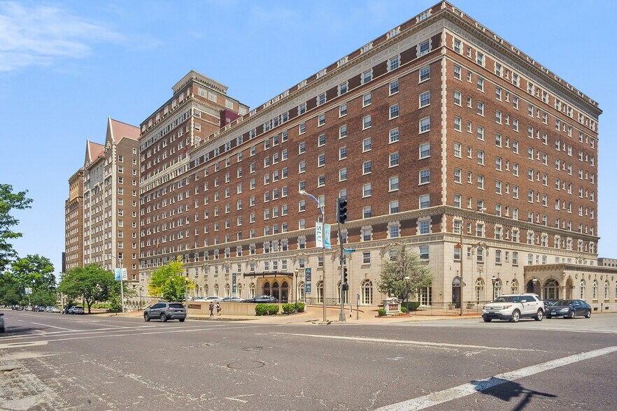 Primary Photo Of 3701 Lindell Blvd, Saint Louis Apartments For Lease