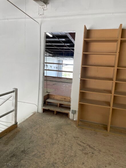 More Photos Of 16035-16051 W 4th Ave, Golden Warehouse For Lease