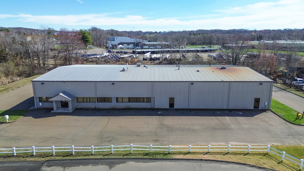 More Photos Of 21 Thompson Rd, Branford Industrial For Lease