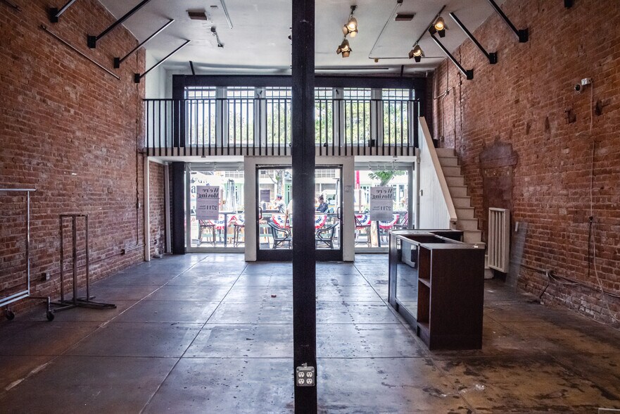 More Photos Of 2708 Main St, Santa Monica Storefront For Lease