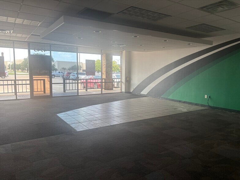 More Photos Of 4901-4999 S Hulen St, Fort Worth Unknown For Lease