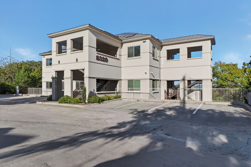 More Photos Of 8320 Bee Caves Rd, Austin Office For Sale