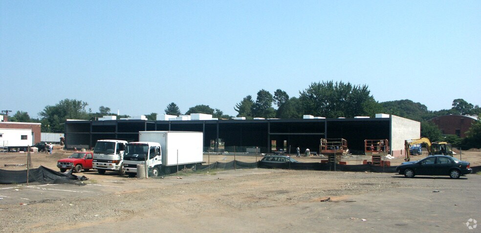 More Photos Of 460-480 Elm St, West Haven Storefront For Lease