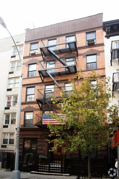 More Photos Of 319 W 47th St, New York Apartments For Lease