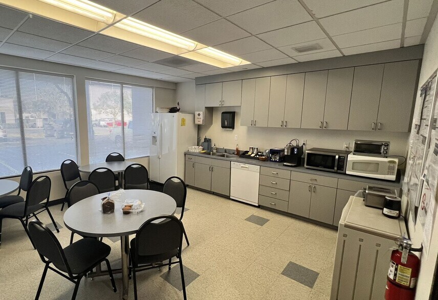 More Photos Of 2835 Temple Ave, Signal Hill Office For Sale
