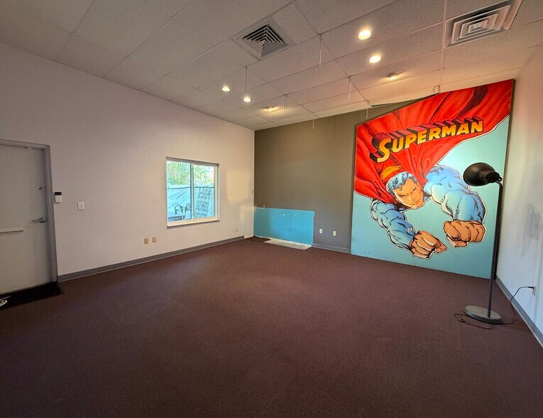 More Photos Of 1401 22nd St N, Saint Petersburg Manufacturing For Lease