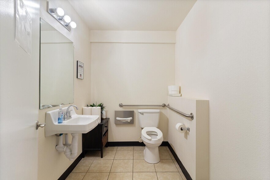 More Photos Of 2108 Ranch Road 12, San Marcos General Retail For Sale