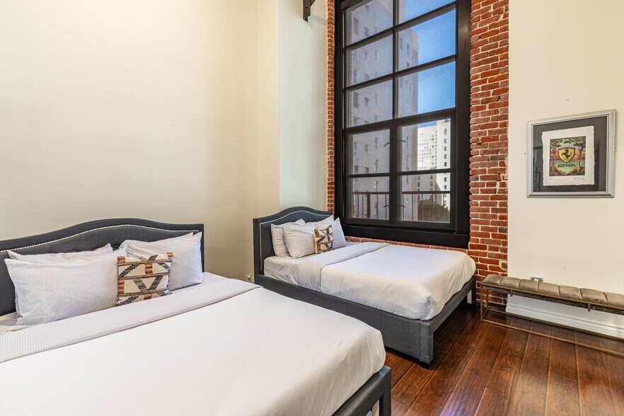 More Photos Of 735 S Broadway, Los Angeles Storefront For Sale