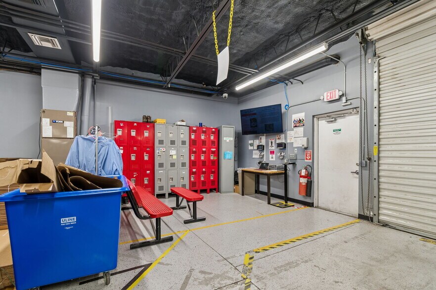 More Photos Of 1760-1770 Calumet St, Clearwater Warehouse For Lease