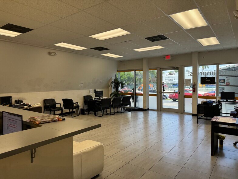 More Photos Of 3000 W Oakland Park Blvd, Oakland Park Auto Dealership For Lease