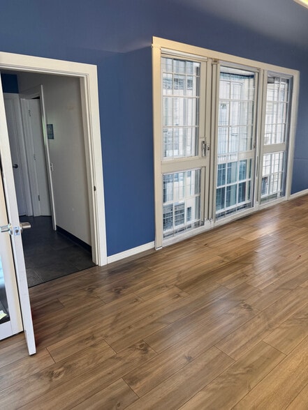 More Photos Of 33 Commercial Blvd, Novato Warehouse For Sale