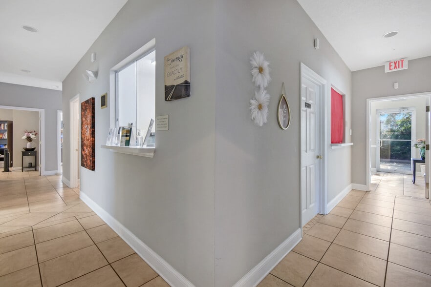 More Photos Of 1555 Kingsley Ave, Orange Park Office For Sale