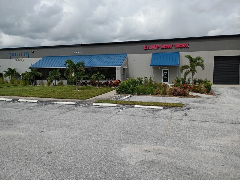 More Photos Of 13214 38th St N, Clearwater Warehouse For Sale