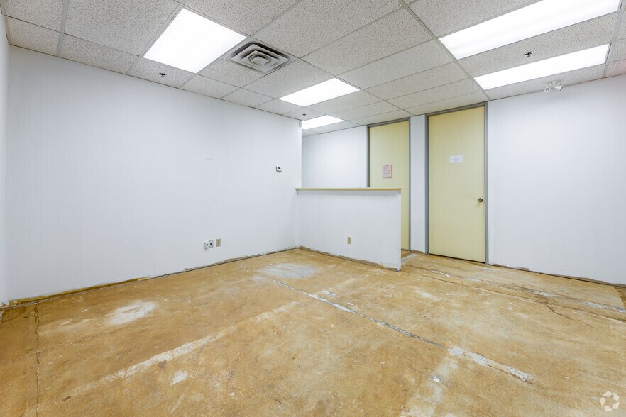 More Photos Of 6200 Dixie Rd, Mississauga Unknown For Sale