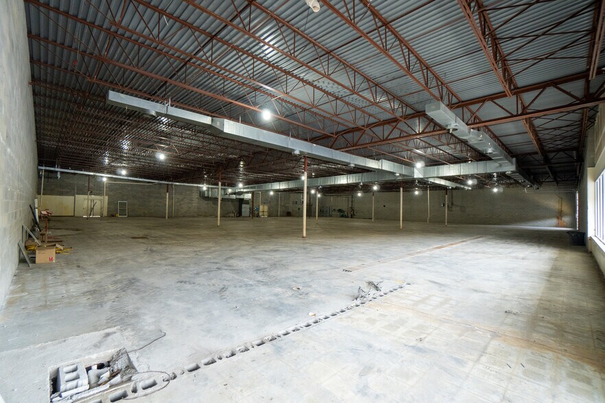More Photos Of 6798-6816 Big Beaver Blvd, Beaver Falls Light Manufacturing For Lease
