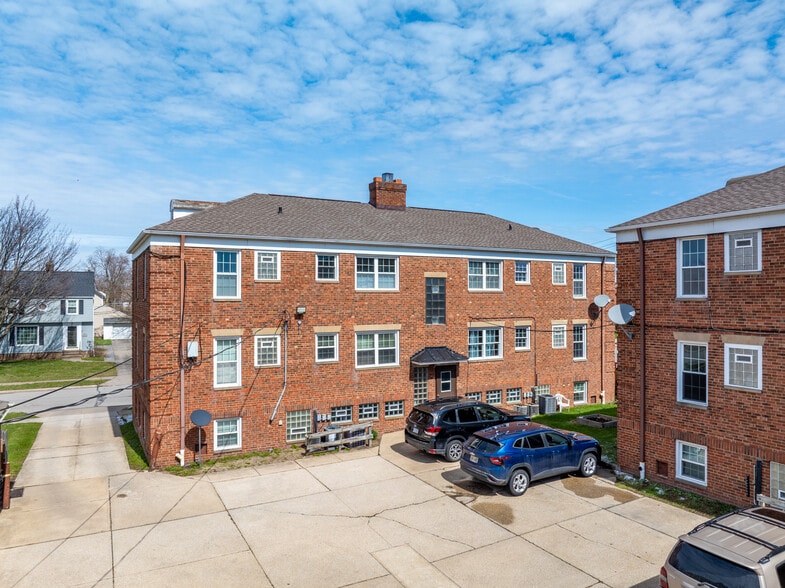 More Photos Of 2392 Wooster Rd, Rocky River Apartments For Sale