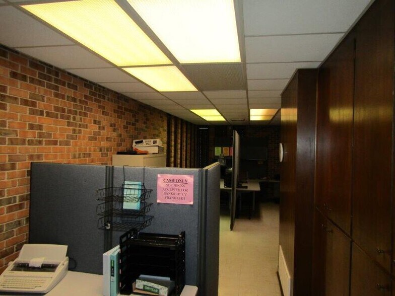 More Photos Of 301 Julia St, New Iberia Office For Lease
