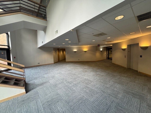 More Photos Of 1684 Woodlands Dr, Maumee Office For Sale