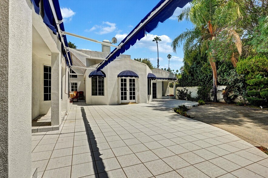 More Photos Of 4623 Hayvenhurst Ave, Encino Apartments For Sale
