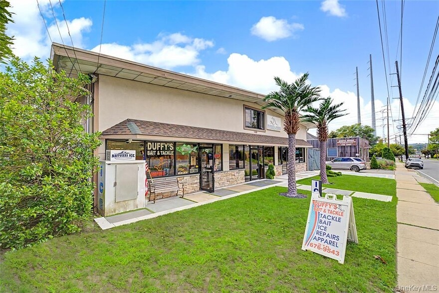 More Photos Of 133 Glenwood Rd, Glenwood Landing Warehouse For Sale