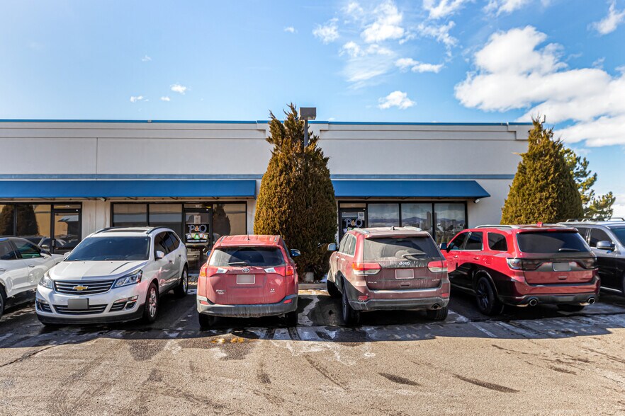 More Photos Of 374 Norfolk St, Aurora Warehouse For Sale