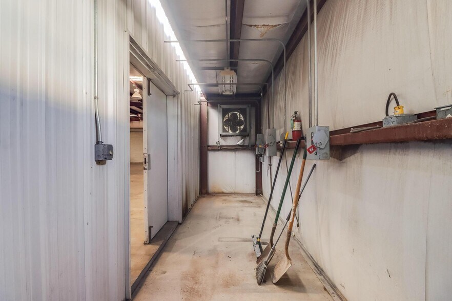 More Photos Of 21051 Coastal Pky, Gulfport Industrial For Sale