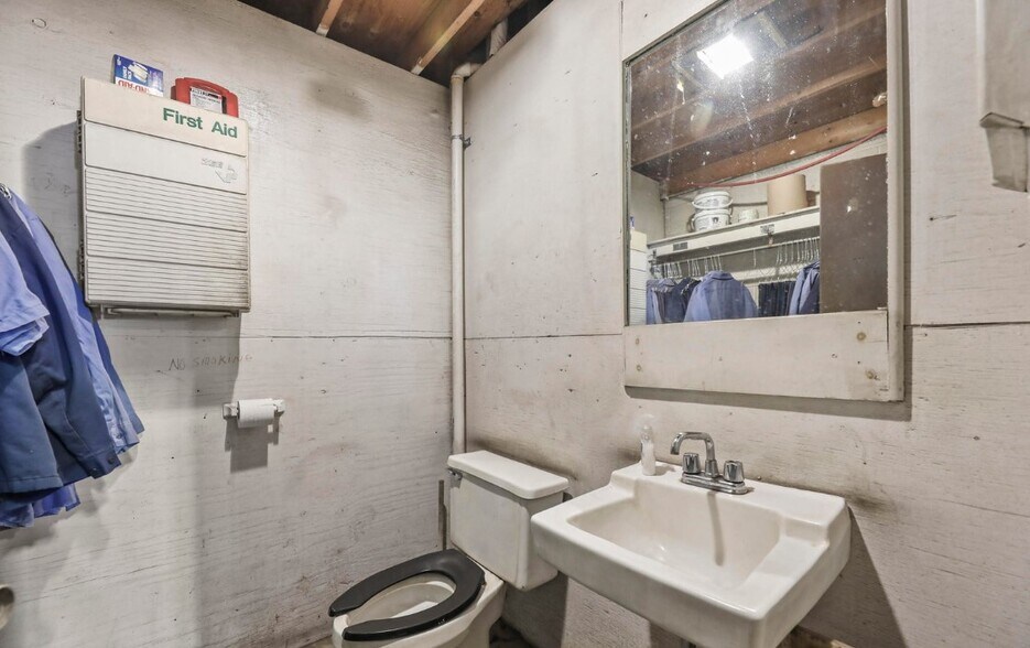 More Photos Of 1260 East St, Pittsfield Freestanding For Sale