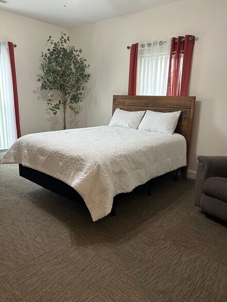 More Photos Of 419 Pin Hook Rd, Spring City Assisted Living For Sale