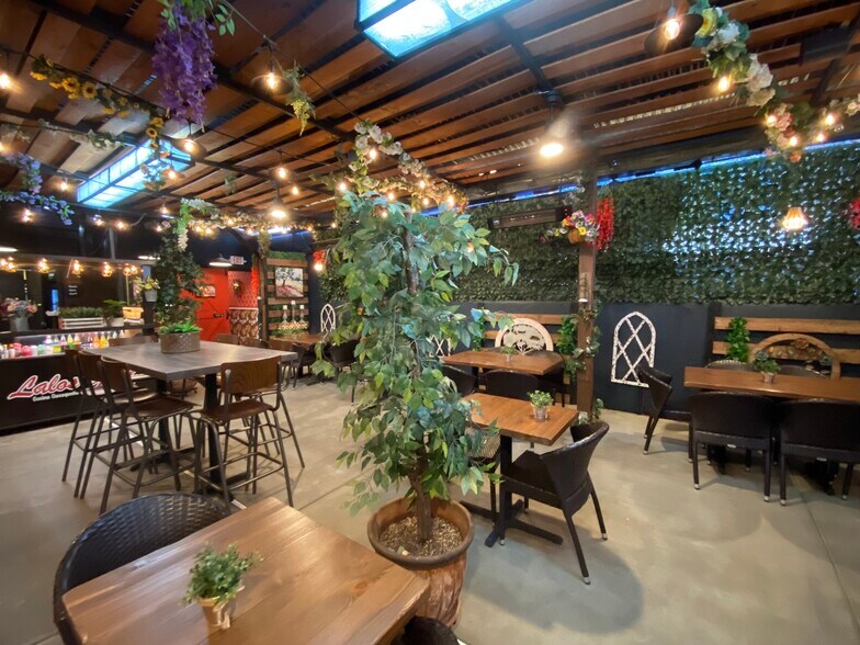 More Photos Of 429 W Arbor Vitae St, Inglewood Restaurant For Lease