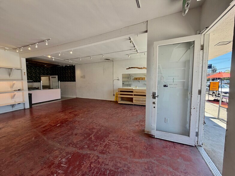 More Photos Of 816 Lincoln Blvd, Venice Storefront For Lease