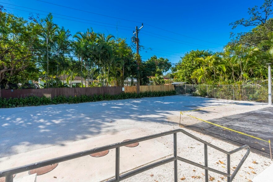 More Photos Of 1760 SW 22 St, Coral Gables Restaurant For Lease