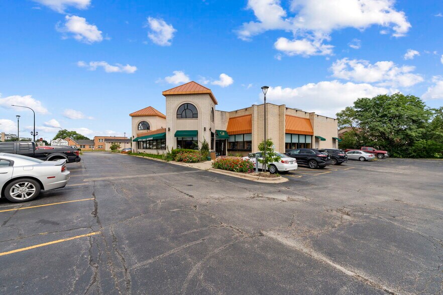 More Photos Of 980 W Lake St, Addison Restaurant For Sale