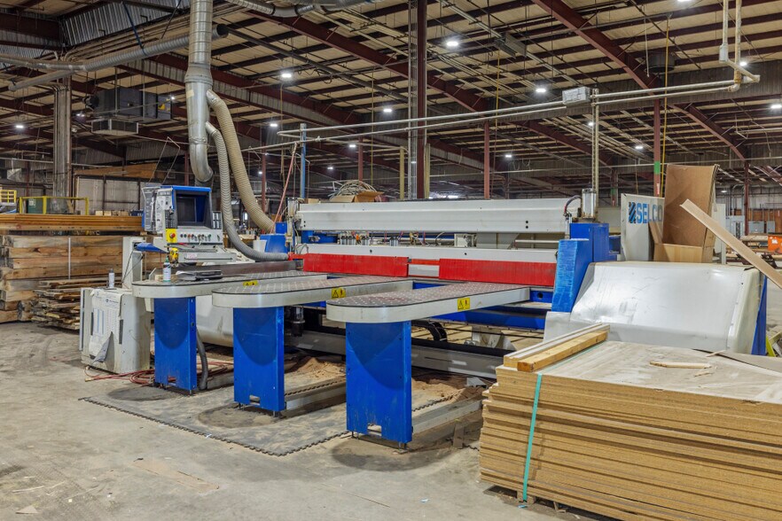 More Photos Of 2350 Maywood Dr, Klamath Falls Manufacturing For Sale