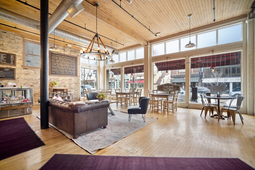 More Photos Of 211 N Franklin St, Port Washington Office For Lease