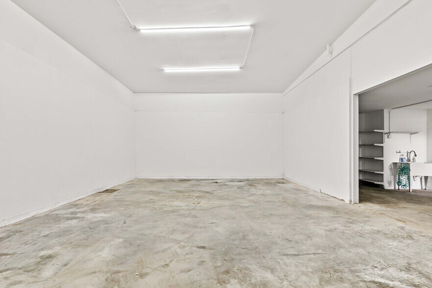 More Photos Of 11834-11836 Vose St, North Hollywood Warehouse For Lease