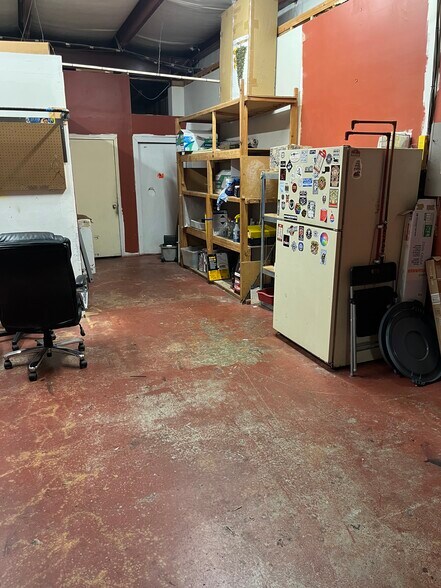 More Photos Of 1921 Savannah Hwy, Charleston Storefront Retail Office For Lease