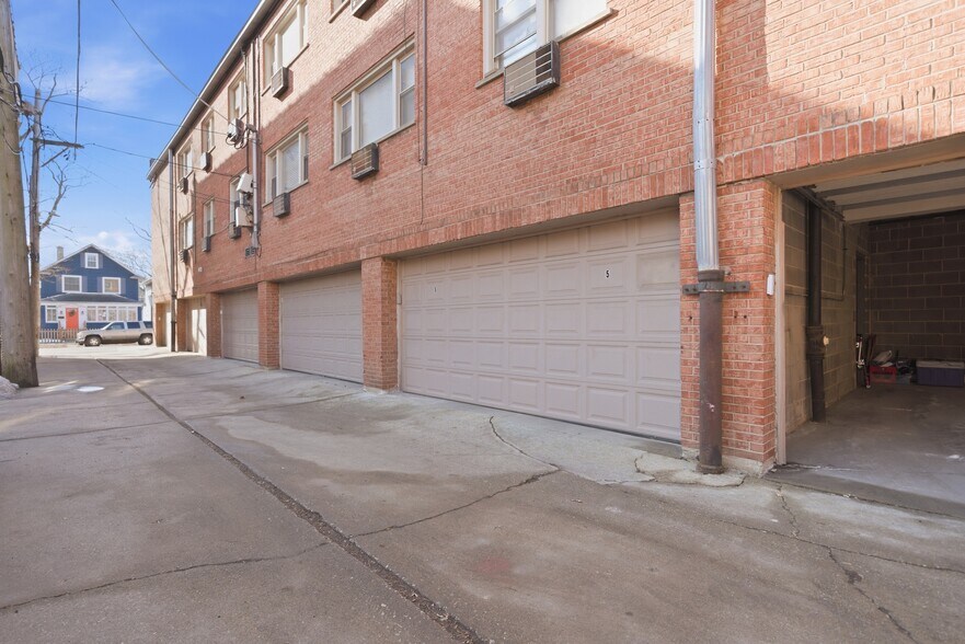 More Photos Of 7319 N Rogers Ave, Chicago Apartments For Sale