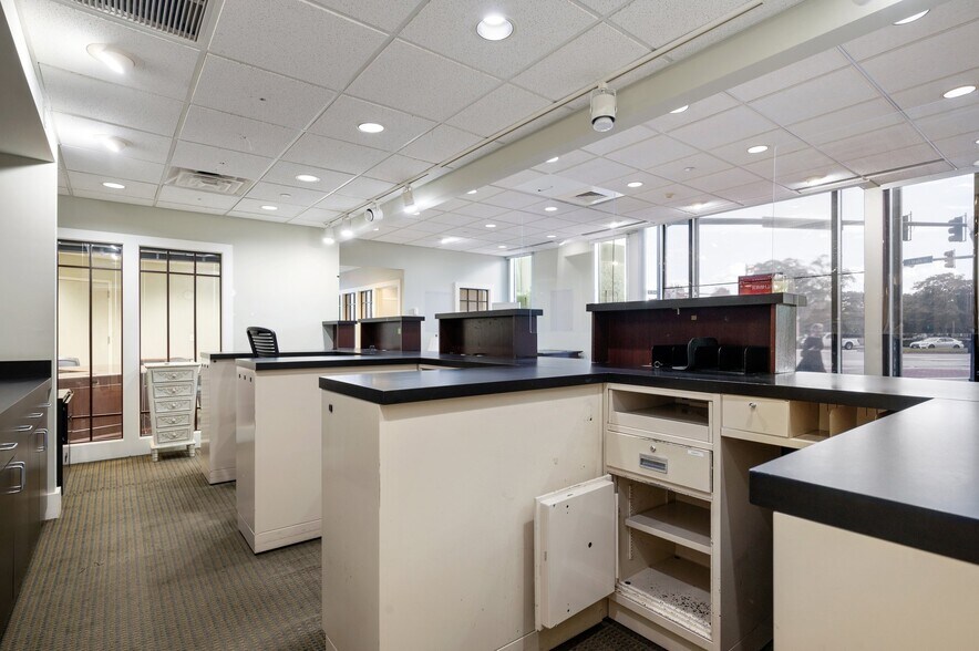 More Photos Of 580 E Main St, Norfolk Office For Lease