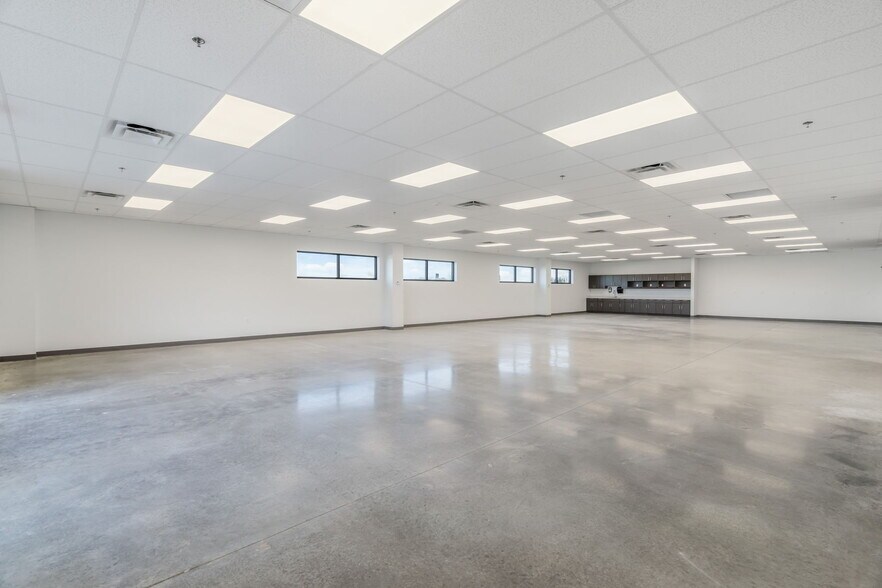 More Photos Of 1295 Huntington Park Dr, Loudon Warehouse For Lease