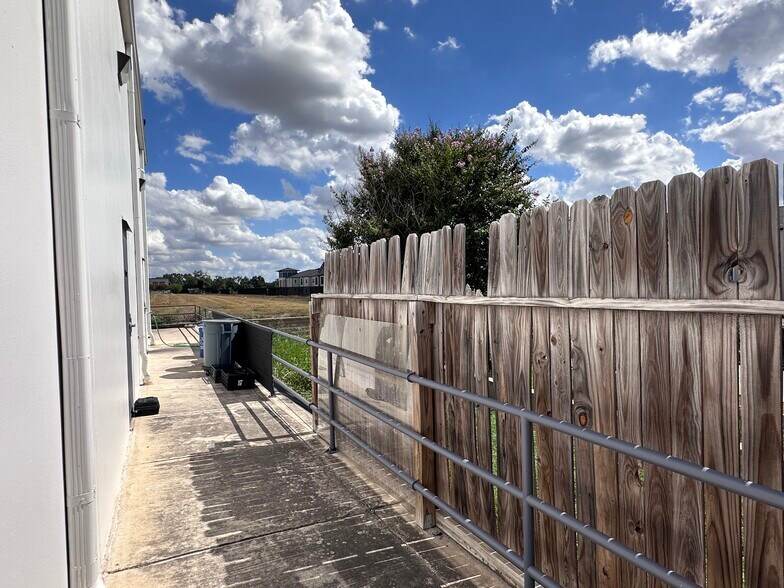More Photos Of 8142 Shin Oak Dr, San Antonio Unknown For Lease