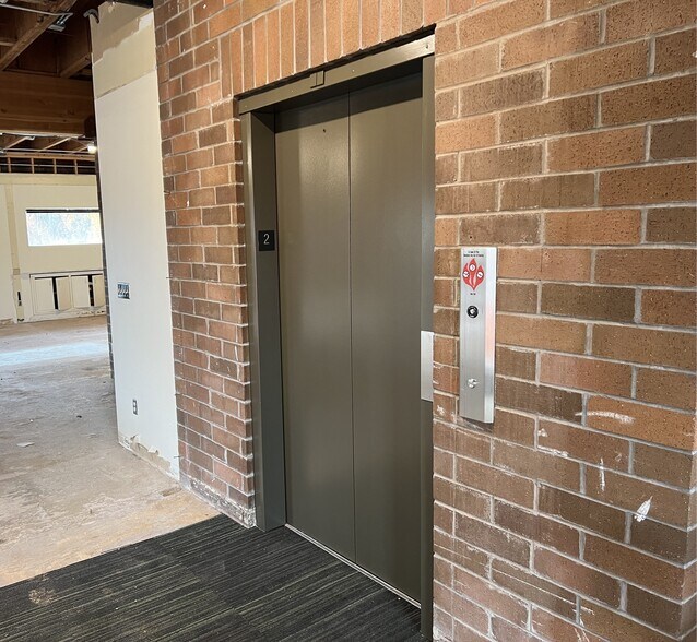 More Photos Of 300 Ellsworth St SW, Albany Bank For Lease