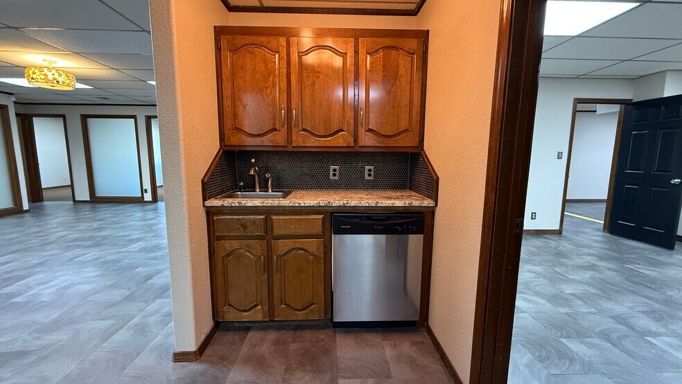 More Photos Of 1001 W Broadway St, Muskogee Medical For Sale