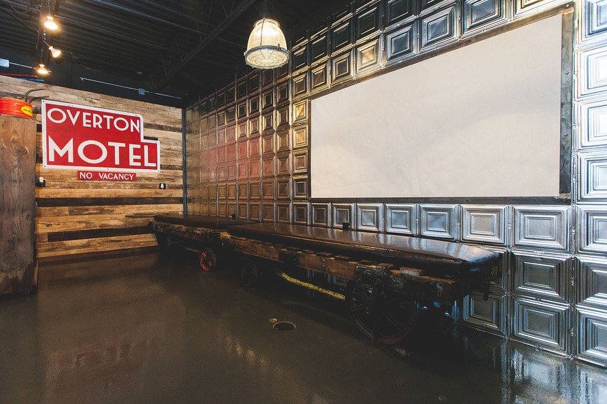 More Photos Of 823 Chadwick St, Indianapolis Storefront Retail Office For Lease