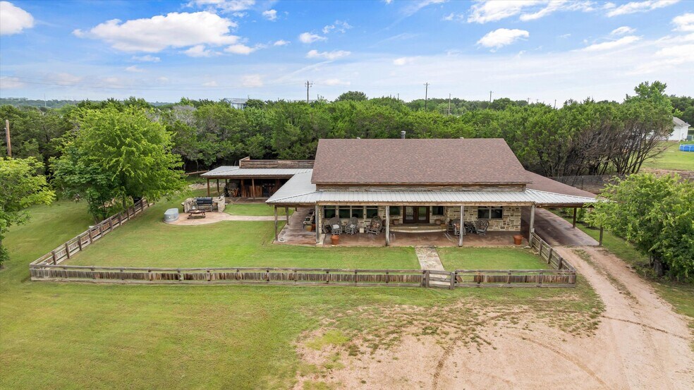 More Photos Of 1904 Floyd Rd, Weatherford Specialty For Sale
