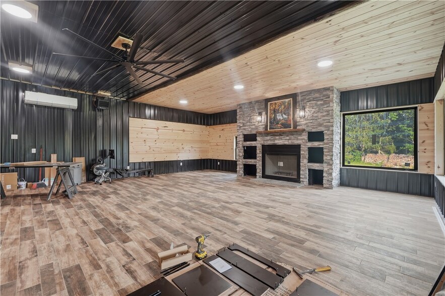 More Photos Of 394 Madison 1555, Eureka Springs Specialty For Sale