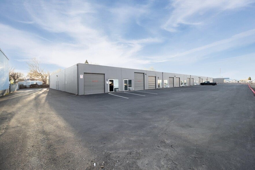 More Photos Of 755 E Greg St, Sparks Light Distribution For Lease